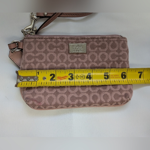 COACH Pink Wristlet Wallet Zipper Nice Size - Picture 9 of 9